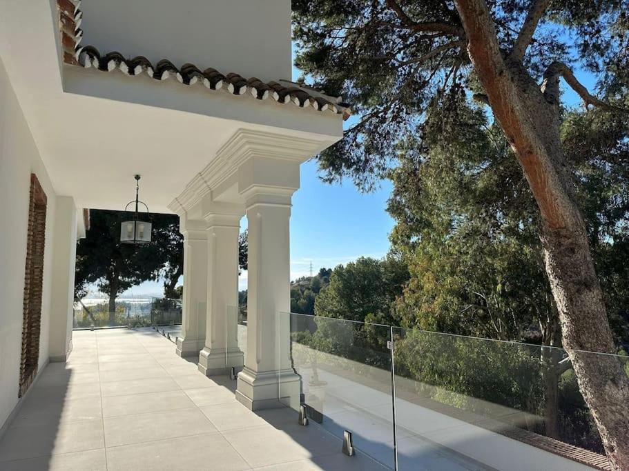 Privada Con Piscina En Villa Malaga
