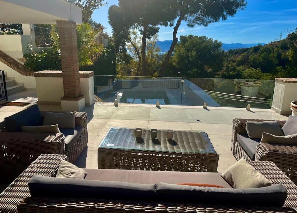 Privada Con Piscina En Villa Malaga
