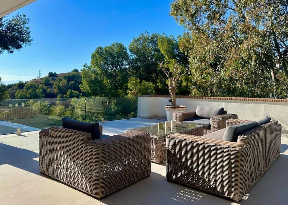 Privada Con Piscina En Villa