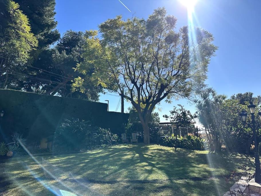 Villa Privada Con Piscina En *