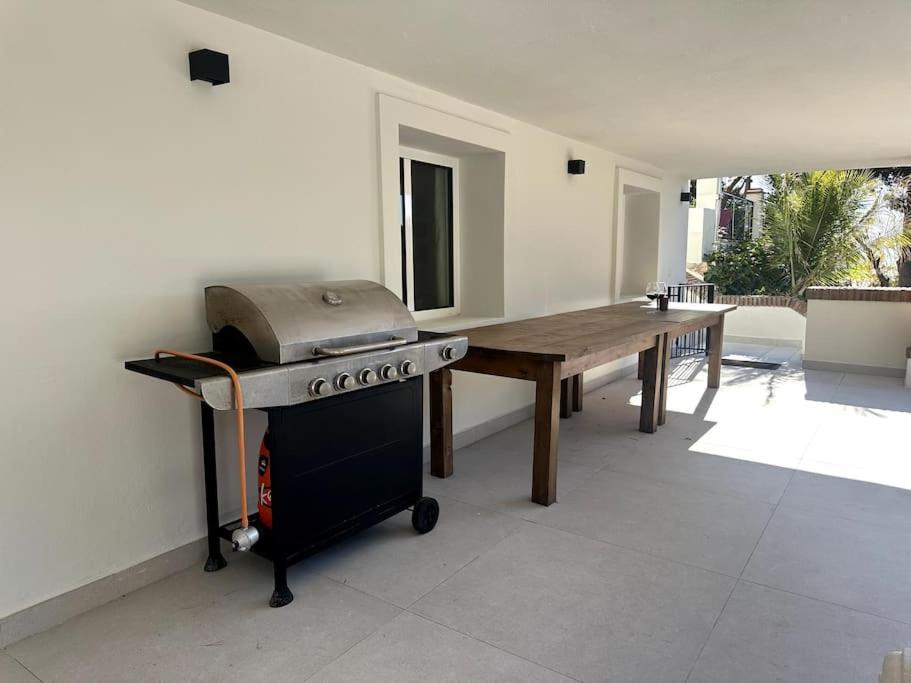 Privada Con Piscina En Villa *