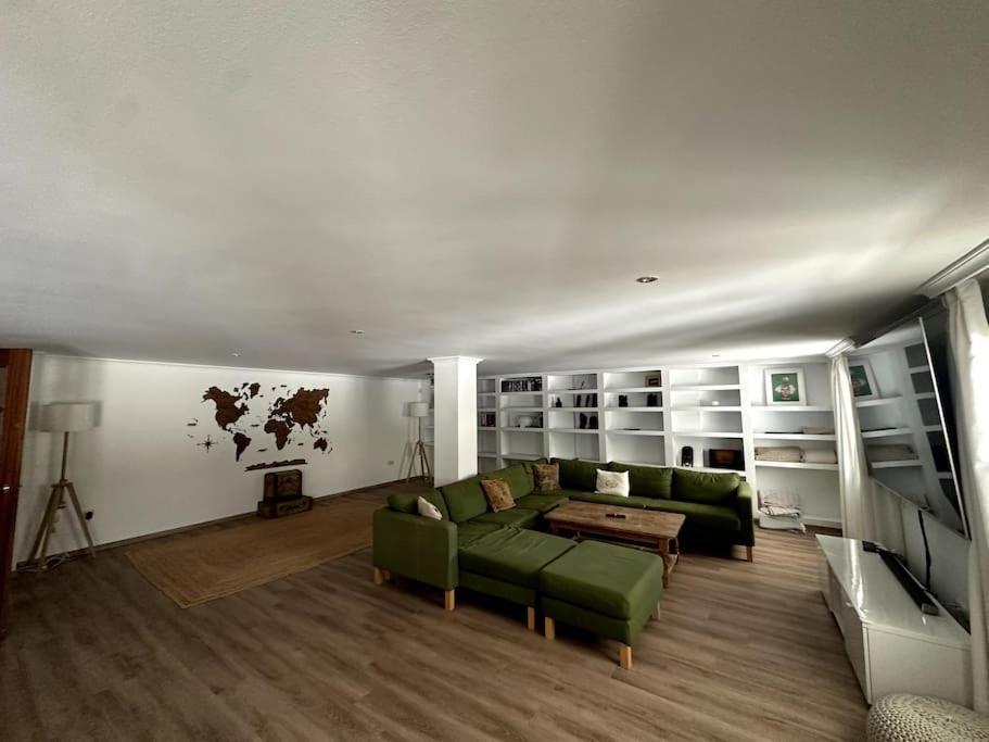 Privada Con Piscina En * Málaga