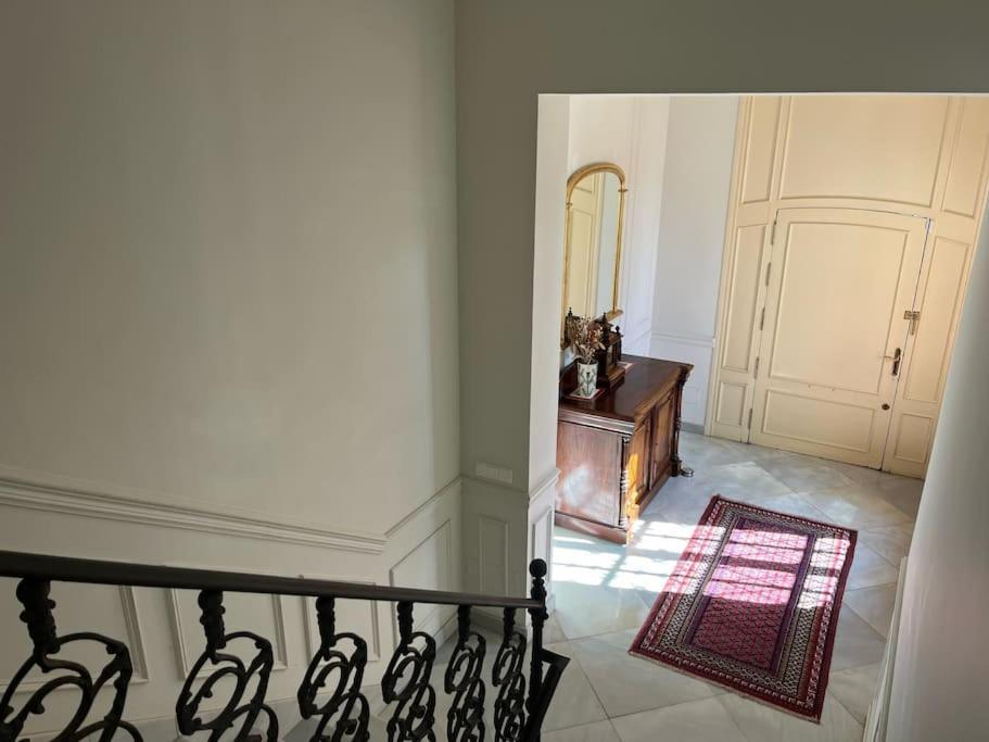 Villa Privada Con Piscina En *