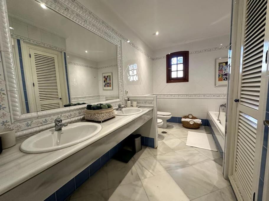 Privada Con Piscina En * Málaga